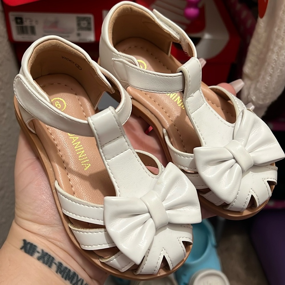 Toddler size 6 sandals